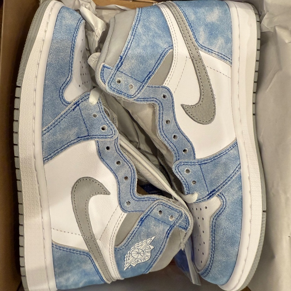 Nike Air Jordan 1 Retro High OG “Hyper Royal” – Size 8 – Brand New in Box